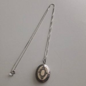Vintage sterling sliver necklace with locket.